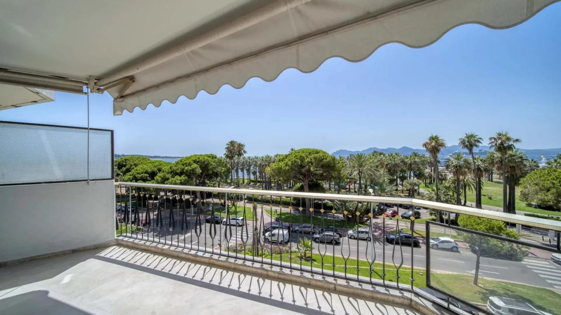 Ref 1987 - Cannes Croisette - Apartment To Rent Sea View France