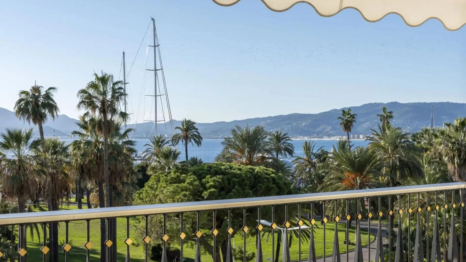 Ref 1987 - Cannes Croisette - Apartment To Rent Sea View France