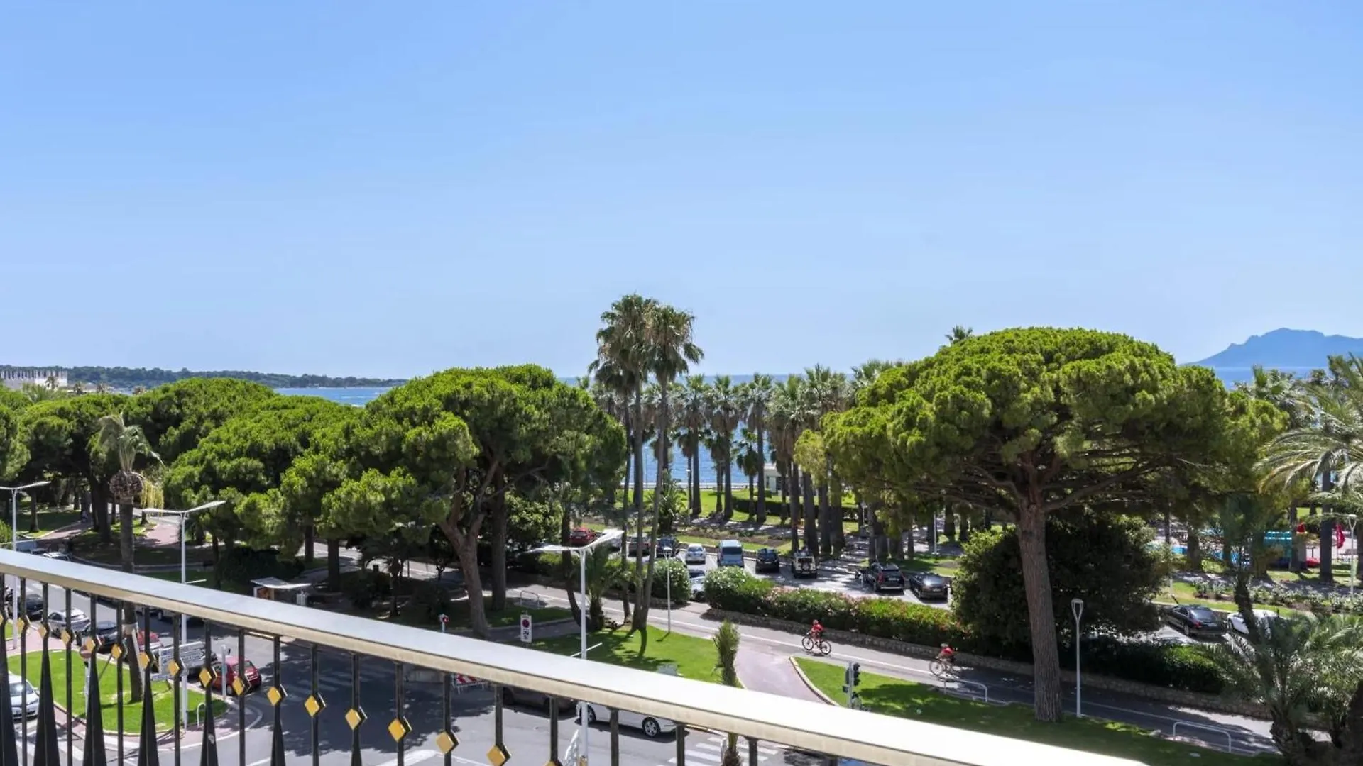 Ref 1987 - Cannes Croisette - Apartment To Rent Sea View